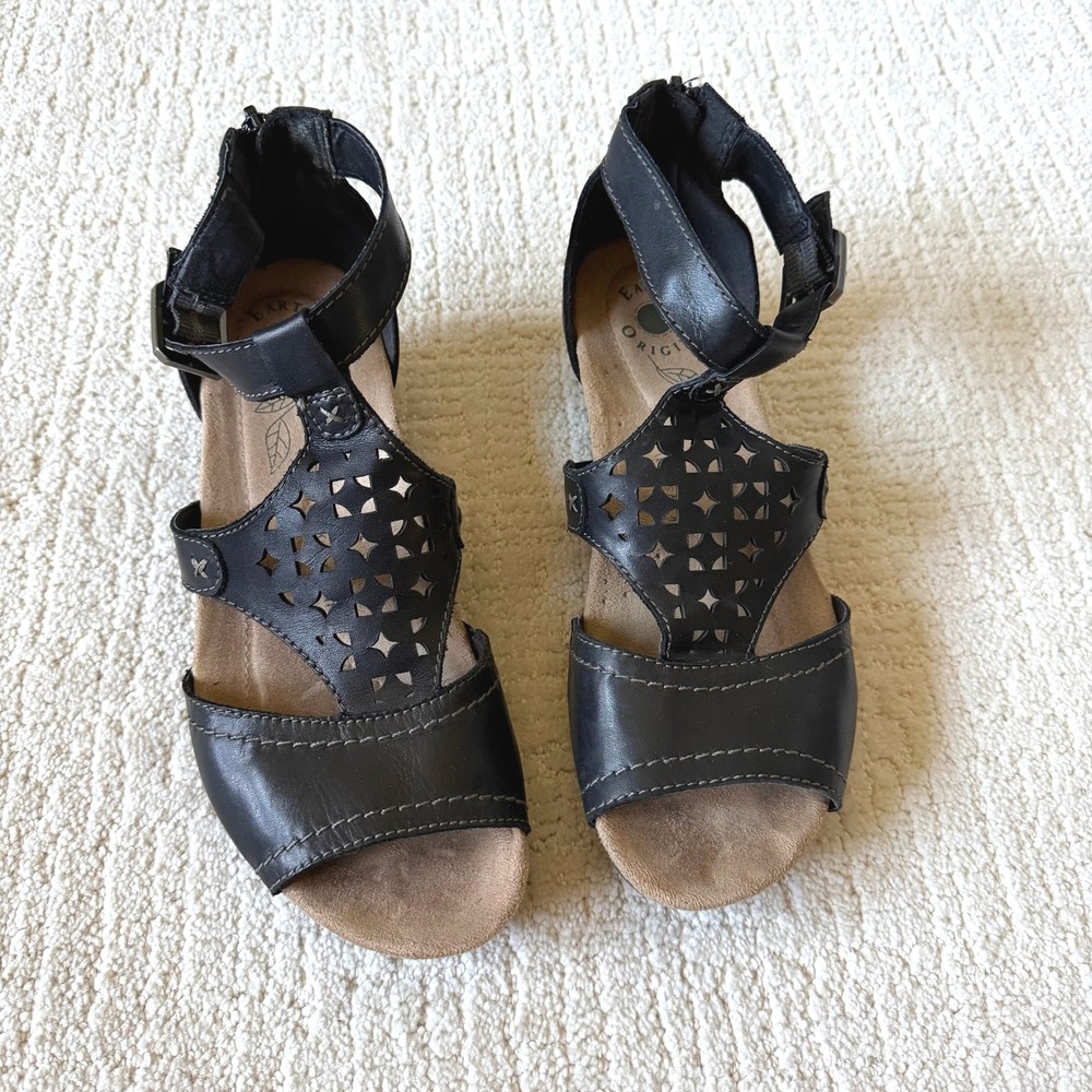 Earth Origins Hermia Black Leather Wedge Sandals Laser Cut Strappy Womens 9.5M